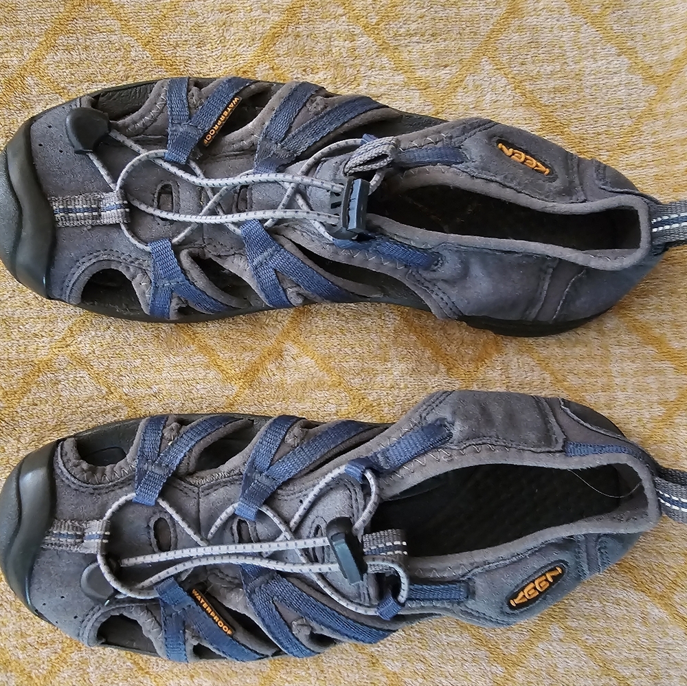 Keen sandals size 6 ~ smoke-free home.